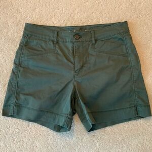 WHBM The 5” Short size 4 green